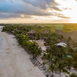 Lirios Otel Tulum
